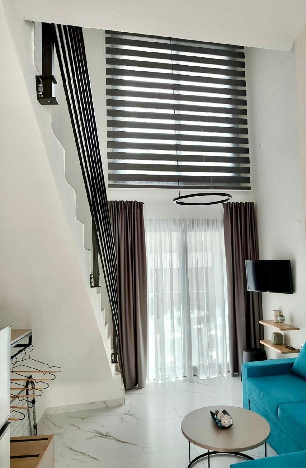 Four Shades Luxury Suites Sarti Luaran gambar