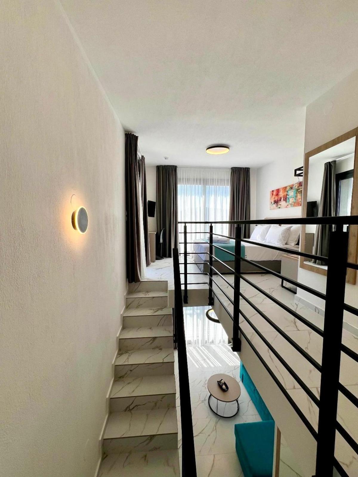 Four Shades Luxury Suites Sarti Luaran gambar