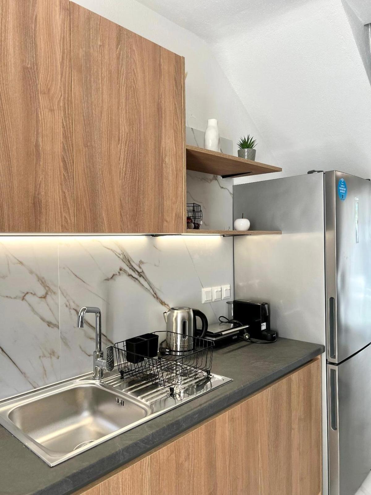Four Shades Luxury Suites Sarti Luaran gambar