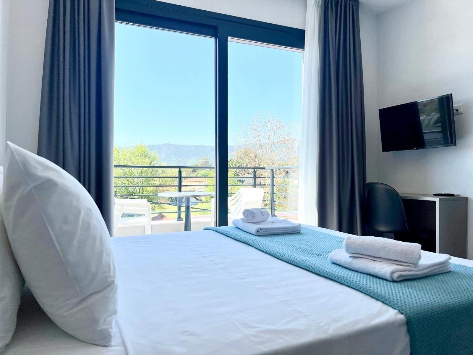 Four Shades Luxury Suites Sarti Luaran gambar