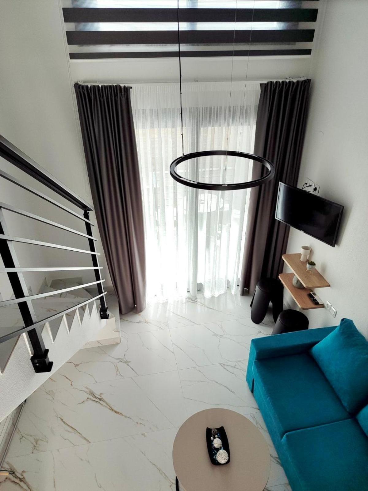 Four Shades Luxury Suites Sarti Luaran gambar
