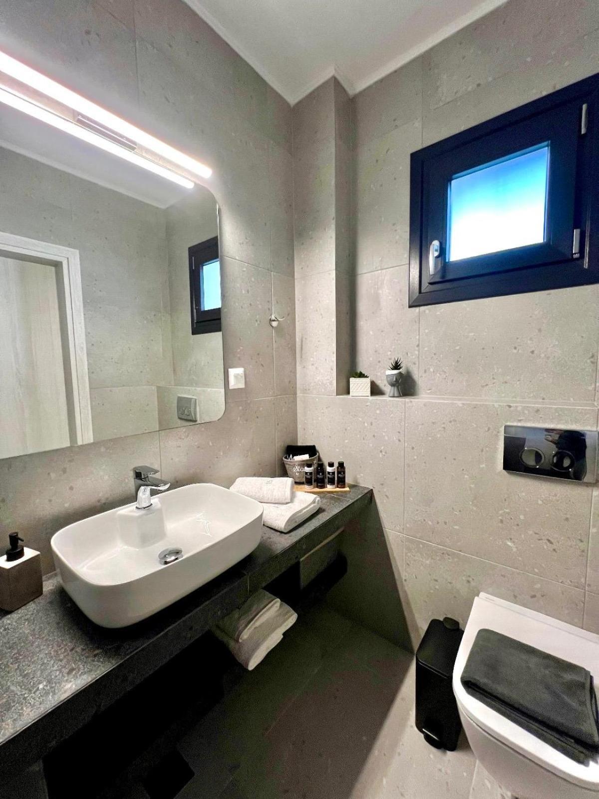 Four Shades Luxury Suites Sarti Luaran gambar