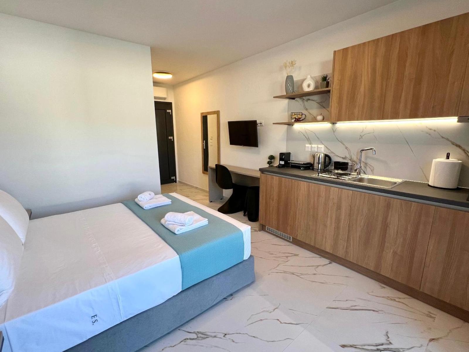 Four Shades Luxury Suites Sarti Luaran gambar