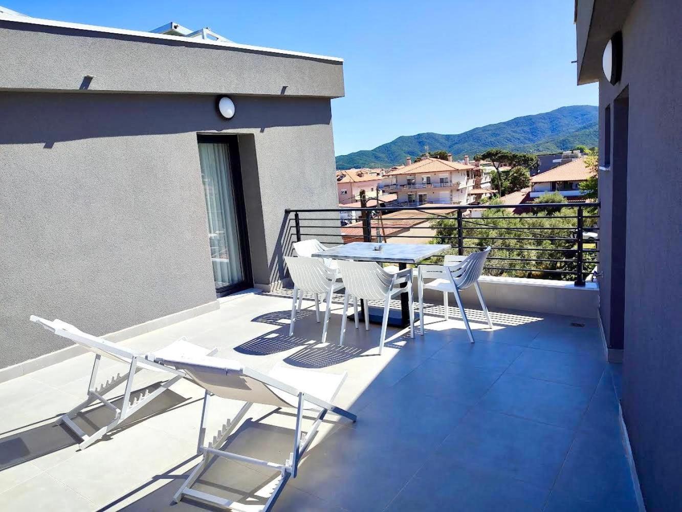 Four Shades Luxury Suites Sarti Luaran gambar