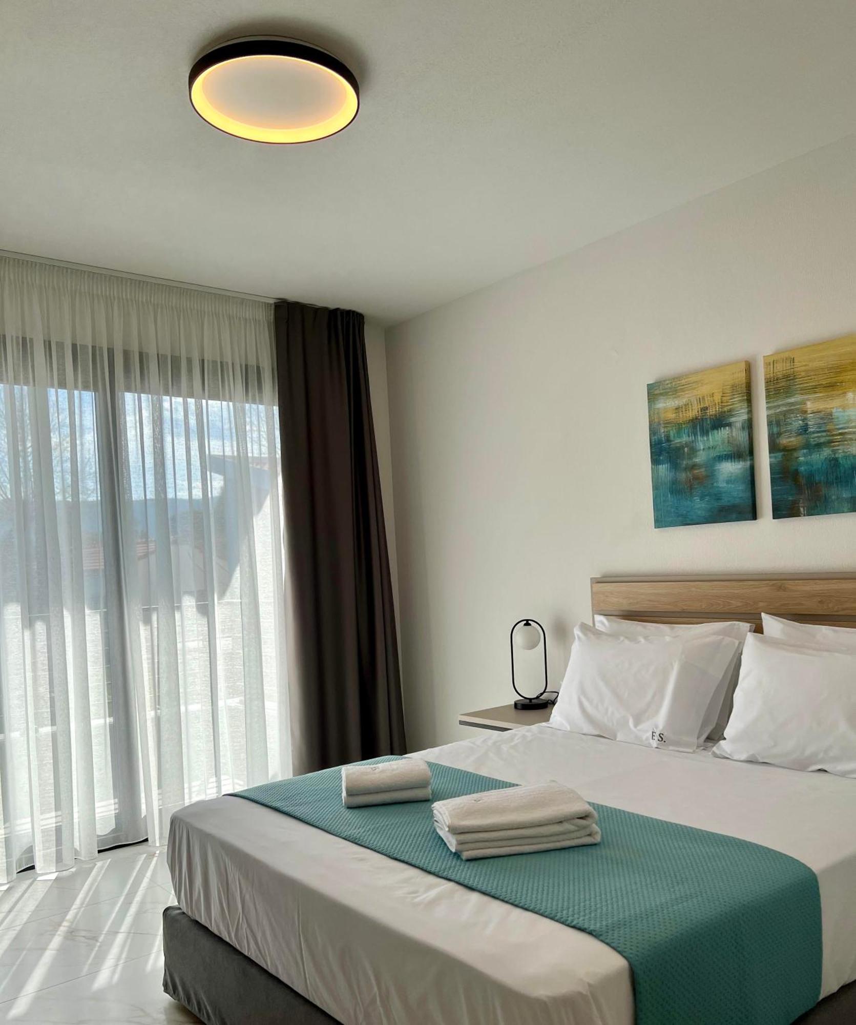 Four Shades Luxury Suites Sarti Luaran gambar