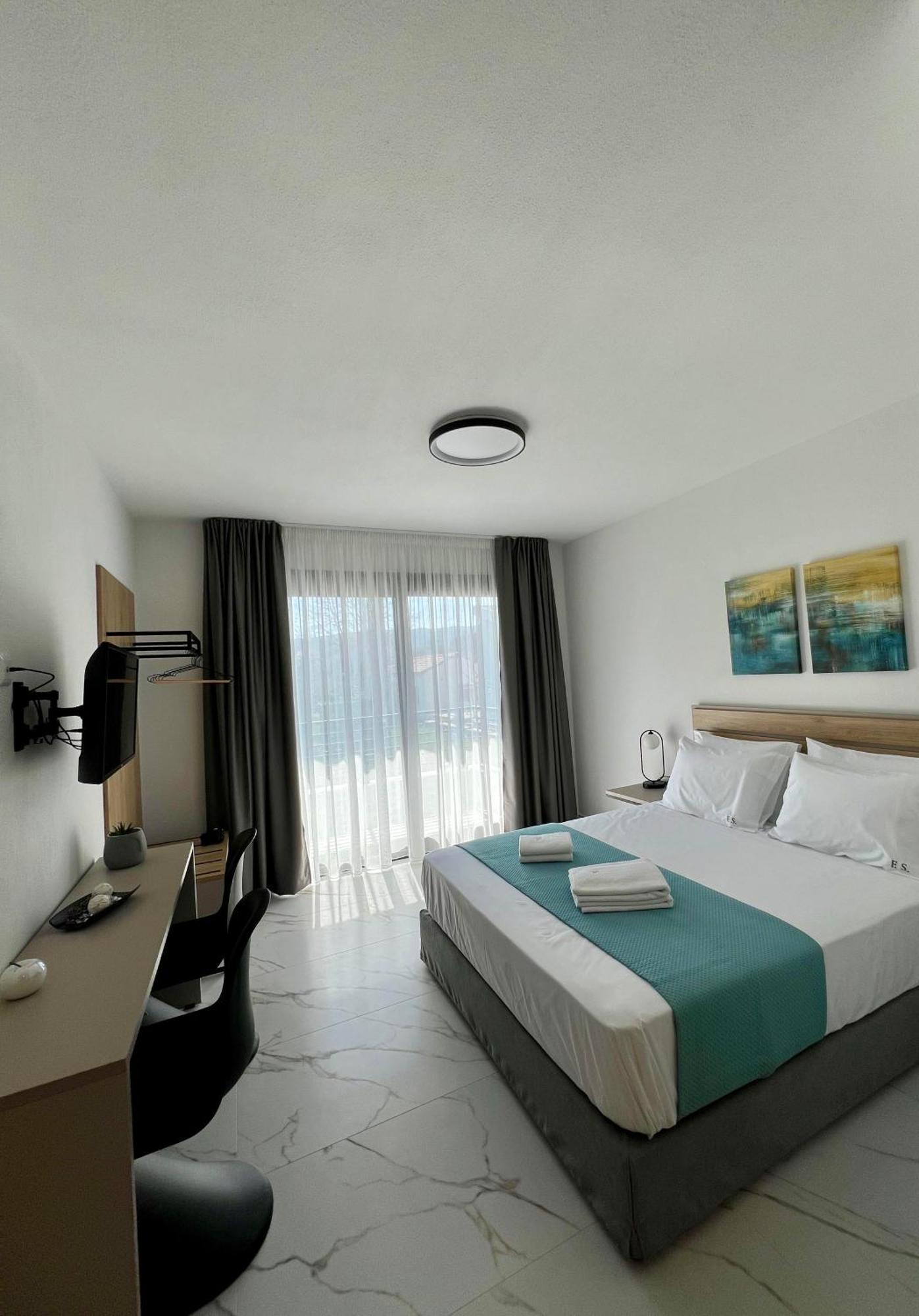 Four Shades Luxury Suites Sarti Luaran gambar