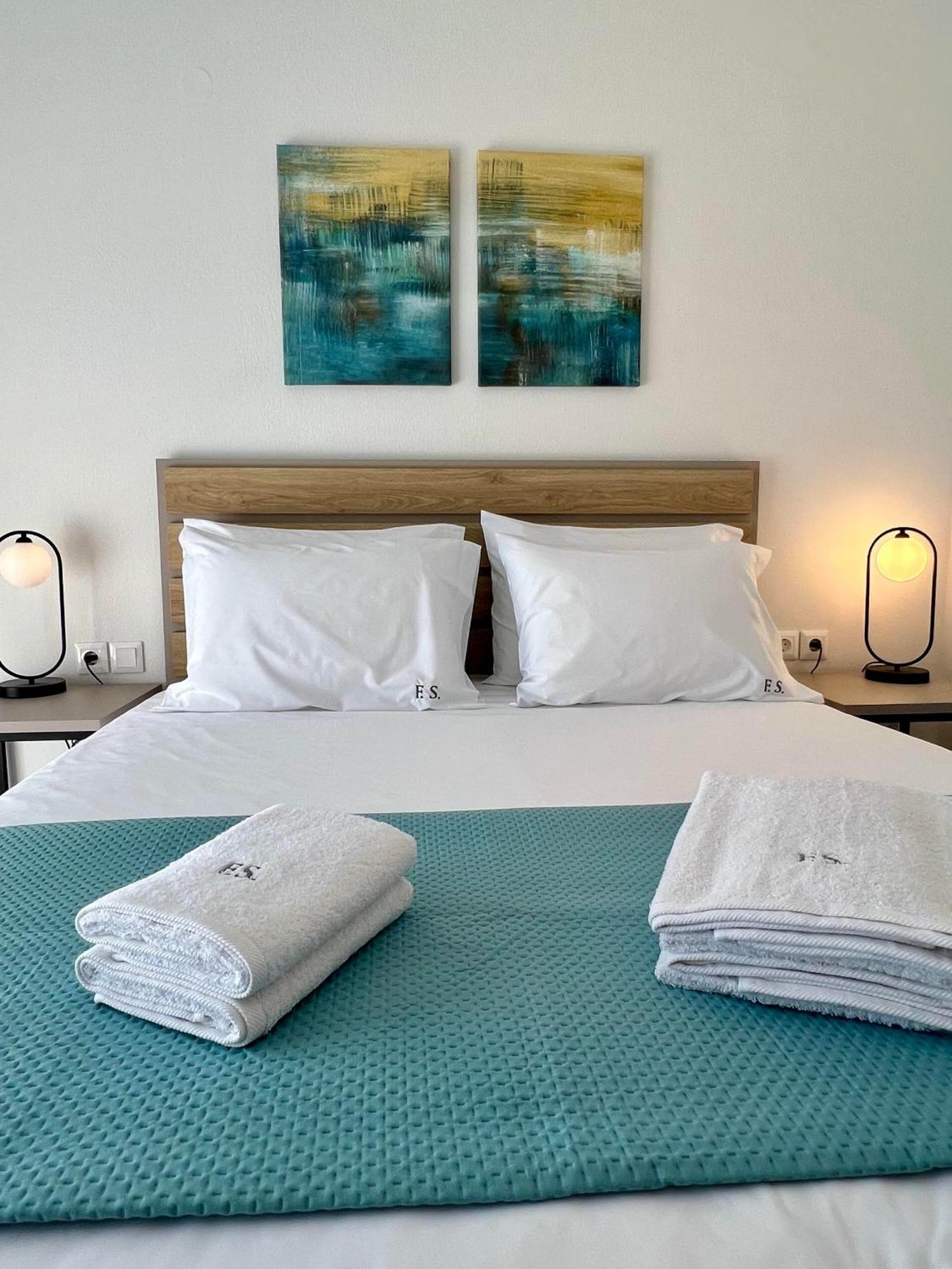 Four Shades Luxury Suites Sarti Luaran gambar